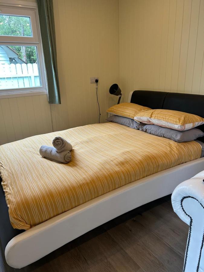 1Lochness Glam Lodges Inverness Luaran gambar