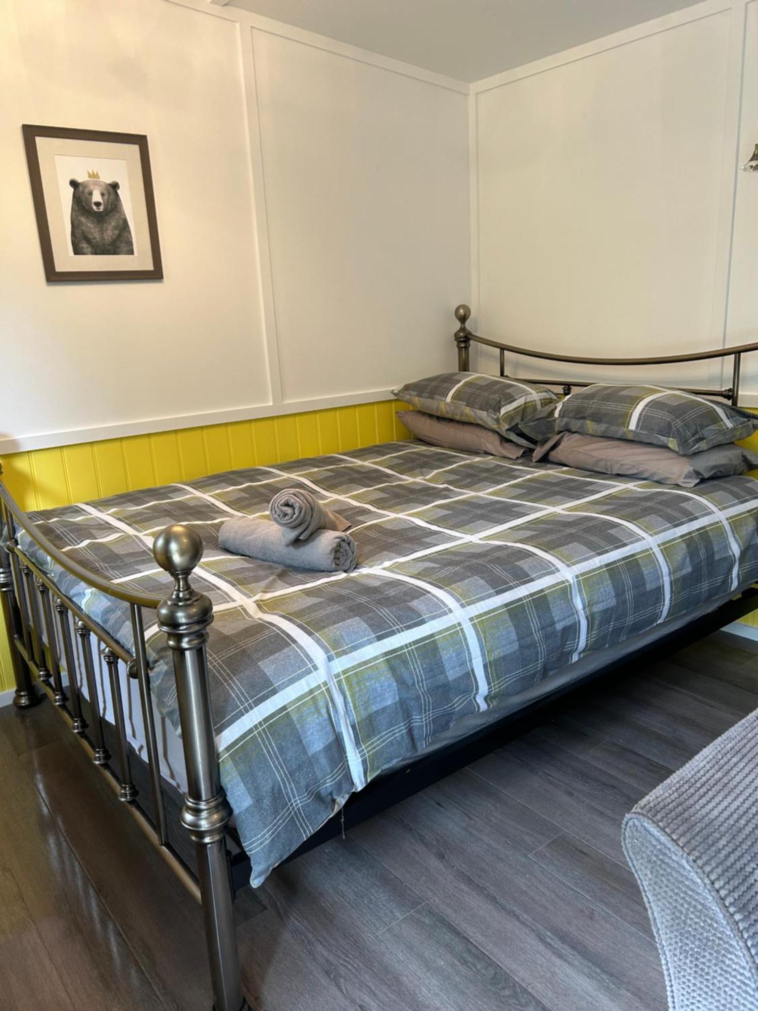 1Lochness Glam Lodges Inverness Luaran gambar