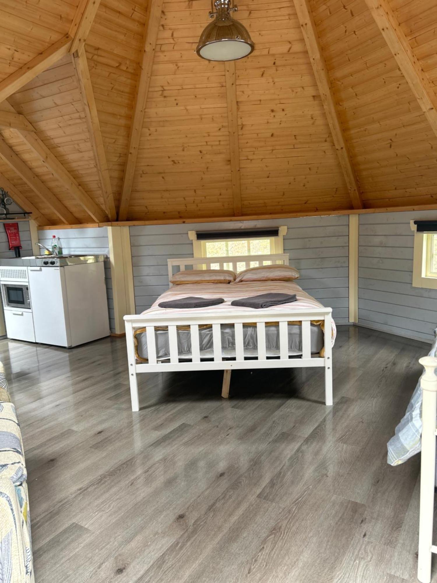 1Lochness Glam Lodges Inverness Luaran gambar