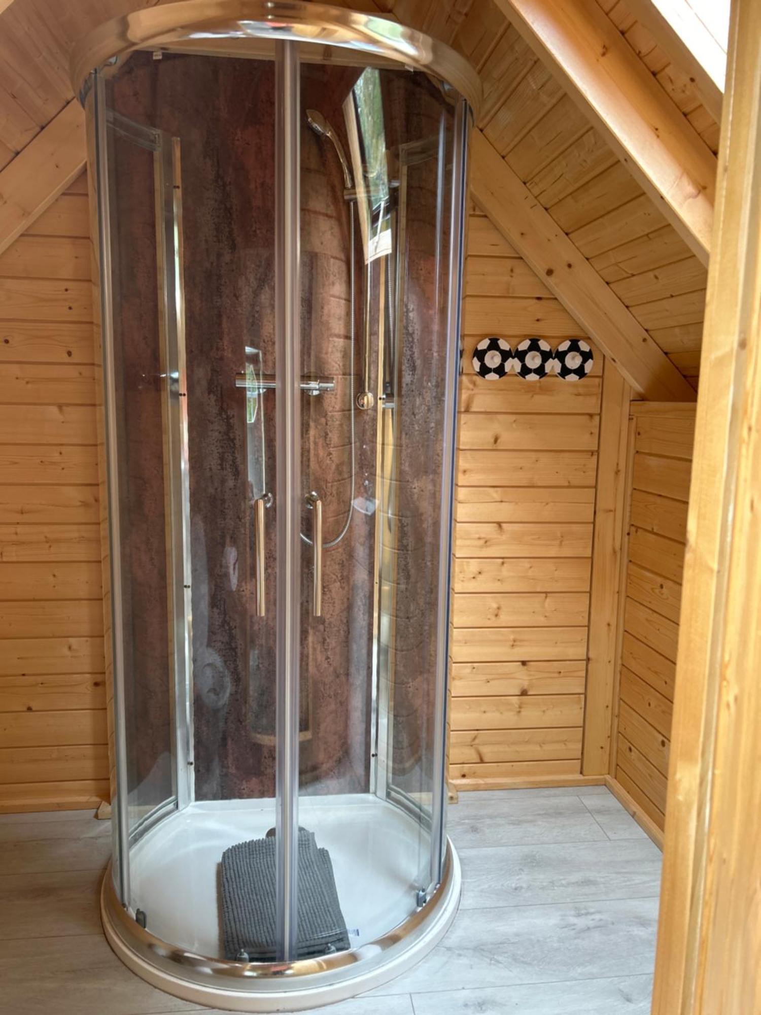 1Lochness Glam Lodges Inverness Luaran gambar